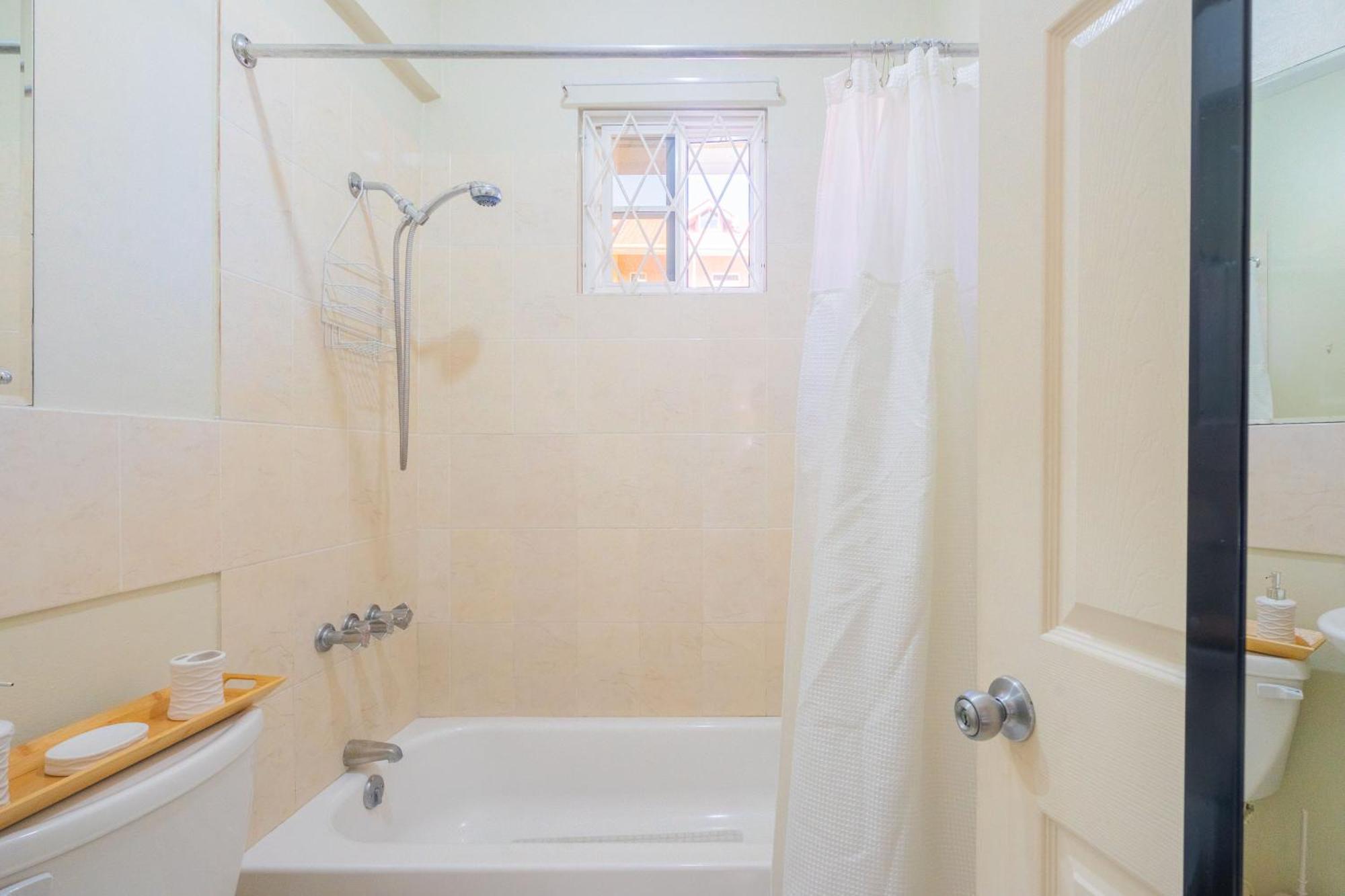 Musgrave Annex- Comfy 1 Bedroom Apartment On The Ground Floor Kingston Exterior photo