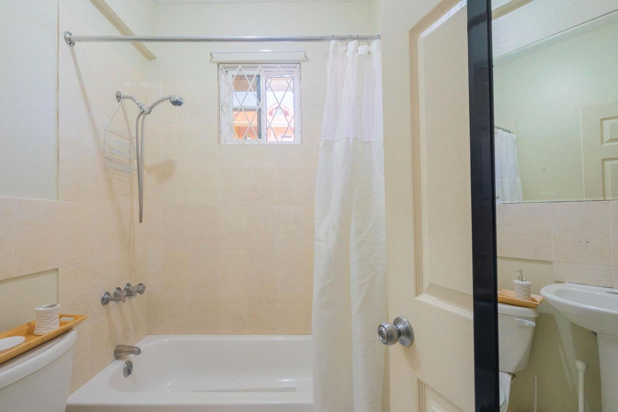 Musgrave Annex- Comfy 1 Bedroom Apartment On The Ground Floor Kingston Exterior photo